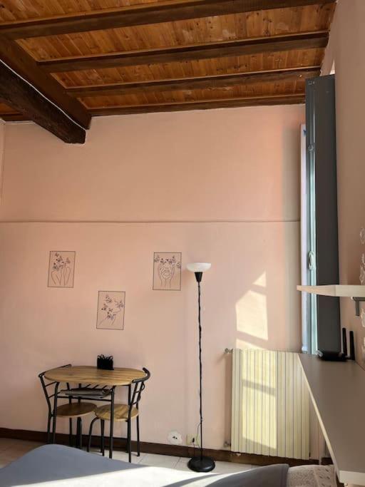 Minimal Studio Con Travi A Vista Apartment Piacenza Exterior photo